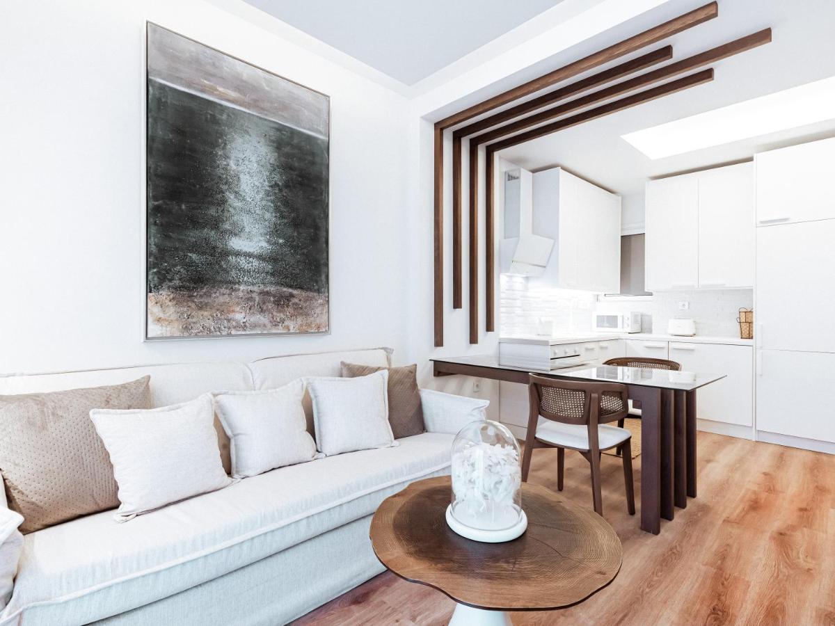 Luxury Apartment In The Heart Of The City - 1Br Athens Exterior photo